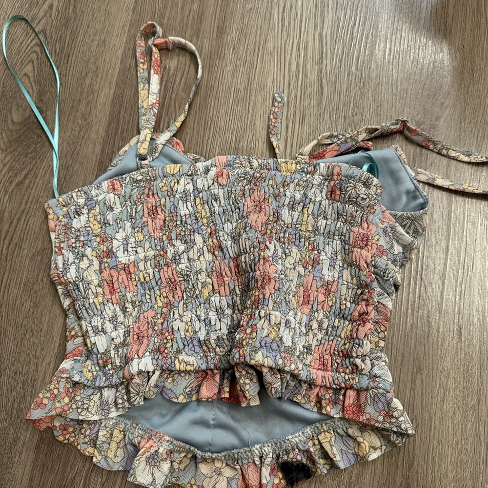 floral crop top - Picture 2 of 2
